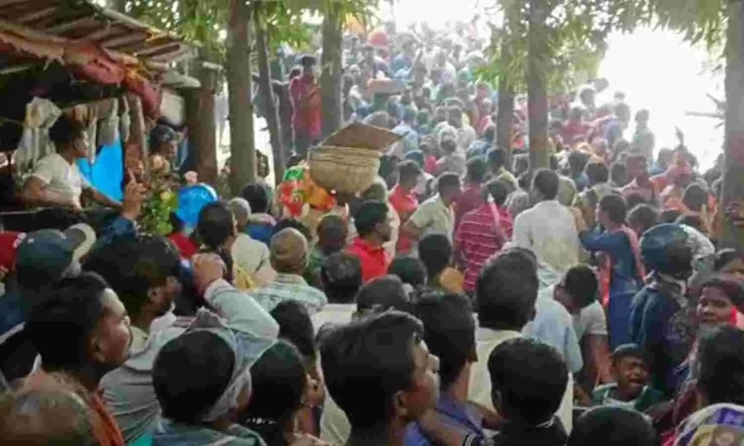 Odisha Makar Mela: कटक में मकर संक्रांति मेले में मची भगदड़, 12 लोग घायल, 1 की मौत Odisha Makar Mela: कटक में मकर संक्रांति मेले में मची भगदड़, 12 लोग घायल, 1 की मौत