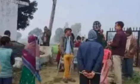 Ayodhya News: ट्यूबवेल से लटका मिला युवक का शव, परिजनों ने जताई हत्या की आशंका Ayodhya News: ट्यूबवेल से लटका मिला युवक का शव, परिजनों ने जताई हत्या की आशंका