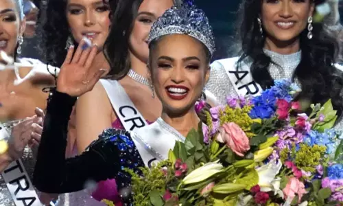 Miss Universe: मिस यूनिवर्स 2022 का ऐलान, जानें कौन बना विनर, कितने करोड़ का है ताज? टॉप 5 में नहीं पहुंचीं भारत की दिविता राय Miss Universe: मिस यूनिवर्स 2022 का ऐलान, जानें कौन बना विनर, कितने करोड़ का है ताज? टॉप 5 में नहीं पहुंचीं भारत की दिविता राय