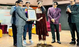 Noida सीईओ रितु माहेश्वरी ने किया, फेलिक्स अस्पताल के डॉ गुप्ता को सम्मानित Noida सीईओ रितु माहेश्वरी ने किया, फेलिक्स अस्पताल के डॉ गुप्ता को सम्मानित