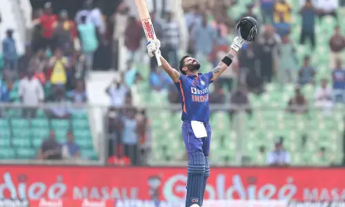 INDvsSL 3rd ODI Live Score: श्रीलंका के सामने पहाड़ जैसा 391 रनों का लक्ष्य, कोहली का 46वां शतक...गिल ने भी जमाई सेंचुरी INDvsSL 3rd ODI Live Score: श्रीलंका के सामने पहाड़ जैसा 391 रनों का लक्ष्य, कोहली का 46वां शतक...गिल ने भी जमाई सेंचुरी