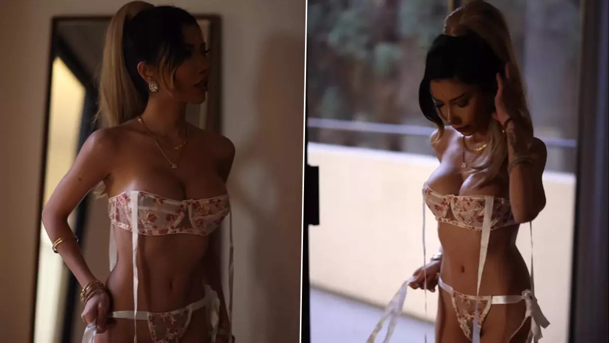 Sakshi Chopra Sexy Video: हॉट मॉडल Sakshi Chopra ने हॉट अंडरगारमेंट्स पहनकर पार की बोल्डनेस की हदें, Hot Video हुआ Viral Sakshi Chopra Sexy Video: हॉट मॉडल Sakshi Chopra ने हॉट अंडरगारमेंट्स पहनकर पार की बोल्डनेस की हदें, Hot Video हुआ Viral