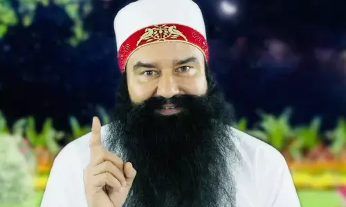 Ram Rahim Parole: फिर जेल से बाहर आएगा डेरामुखी राम रहीम? हरियाणा सरकार से मांगी पैरोल Ram Rahim Parole: फिर जेल से बाहर आएगा डेरामुखी राम रहीम? हरियाणा सरकार से मांगी पैरोल