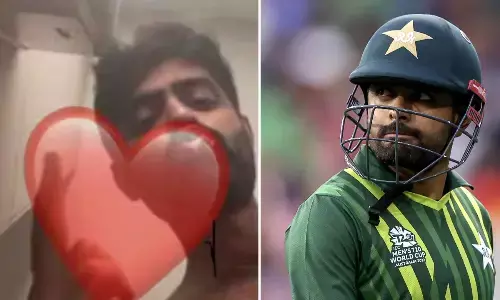 बाबर आजम पर नया विवाद, पर्सनल वीडियो और तस्वीरें हुईं लीक, अश्लील वीडियो सोशल मीडिया पर वायरल! बाबर आजम पर नया विवाद, पर्सनल वीडियो और तस्वीरें हुईं लीक, अश्लील वीडियो सोशल मीडिया पर वायरल!