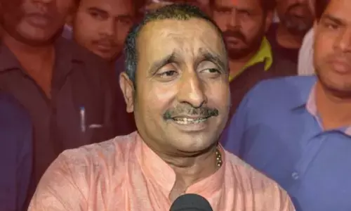 उन्नाव रेप केस में सजा काट रहे BJP से निष्कासित कुलदीप सिंह सेंगर को दिल्ली हाईकोर्ट से मिली अंतरिम जमानत उन्नाव रेप केस में सजा काट रहे BJP से निष्कासित कुलदीप सिंह सेंगर को दिल्ली हाईकोर्ट से मिली अंतरिम जमानत