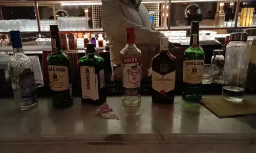 गाजियाबाद कमिश्नरी में कमिश्नर अजय मिश्रा का चल रहा है अवैध कामों पर हंटर, अवैध बार किया सीज और मालिक को भेजा जेल