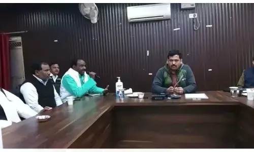 व्यापारियों के साथ एसपी व सीओ ने की मासिक बैठक व्यापारियों के साथ एसपी व सीओ ने की मासिक बैठक