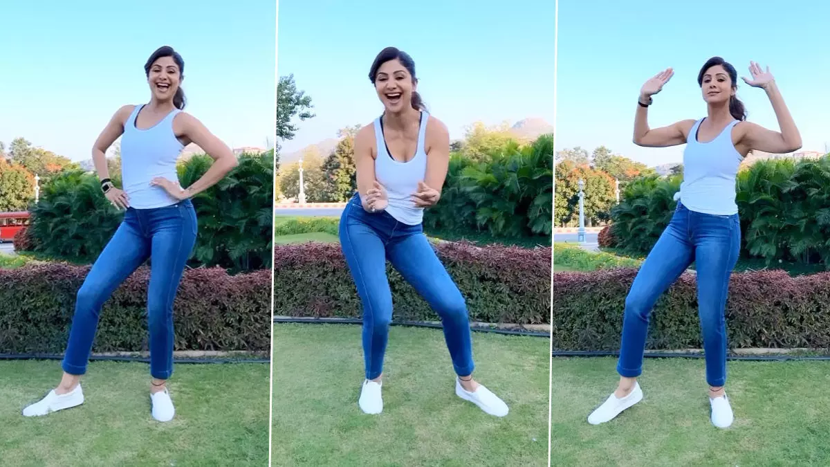 Shilpa Shetty Sexy Video: Shilpa Shetty ने जीन्स और टी-शर्ट पहनकर क्रेजी स्टाइल में किया डांस, Video देखकर फैंस बोले- गजब ढा रही है हो Shilpa Shetty Sexy Video: Shilpa Shetty ने जीन्स और टी-शर्ट पहनकर क्रेजी स्टाइल में किया डांस, Video देखकर फैंस बोले- गजब ढा रही है हो