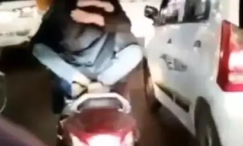 लखनऊ में स्कूटी पर बैठाकर मस्ती करने वाले आरोपी की बात सुनकर पुलिस भी हैरान! लखनऊ में स्कूटी पर बैठाकर मस्ती करने वाले आरोपी की बात सुनकर पुलिस भी हैरान!