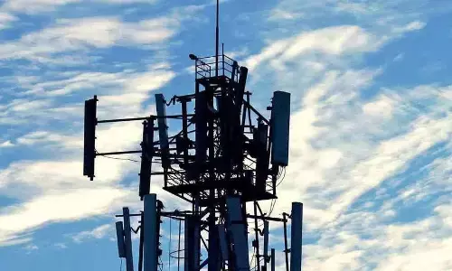 Bihar News: बिहार में रेल इंजन के बाद अब मोबाइल टावर की चोरी, खुद को कंपनी स्टाफ बता उखाड़ ले गए चोर