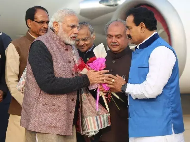 एक नेता हैं जो फिल्मों को लेकर विवादित बयान देते रहते हैं, किसी की बात भी नहीं मानते हैं: PM नरेंद्र मोदी एक नेता हैं जो फिल्मों को लेकर विवादित बयान देते रहते हैं, किसी की बात भी नहीं मानते हैं: PM नरेंद्र मोदी
