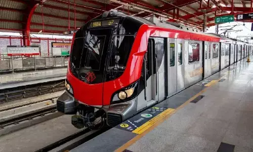 Noida News: मेट्रो के आगे युवक ने लगाई छलांग, इलाज के दौरान हुई मौत, परिजनों ने बताई ये बात Noida News: मेट्रो के आगे युवक ने लगाई छलांग, इलाज के दौरान हुई मौत, परिजनों ने बताई ये बात