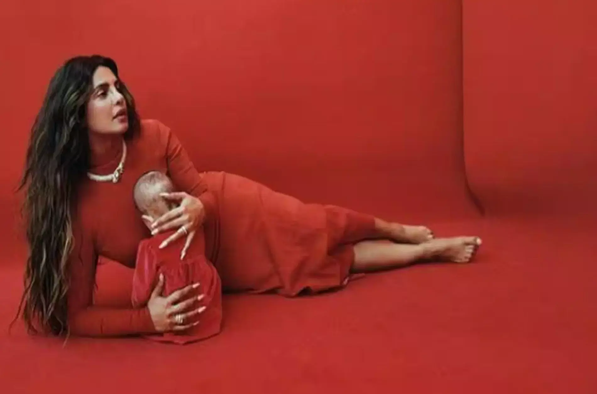 Priyanka Chopra Photoshoot : Priyanka Chopra ने मैगजीन कवर के लिए बेटी Maltie Marie Jonas के लिए कराया खूबसूरत फोटोशूट, Photos हुई Viral Priyanka Chopra Photoshoot : Priyanka Chopra ने मैगजीन कवर के लिए बेटी Maltie Marie Jonas के लिए कराया खूबसूरत फोटोशूट, Photos हुई Viral