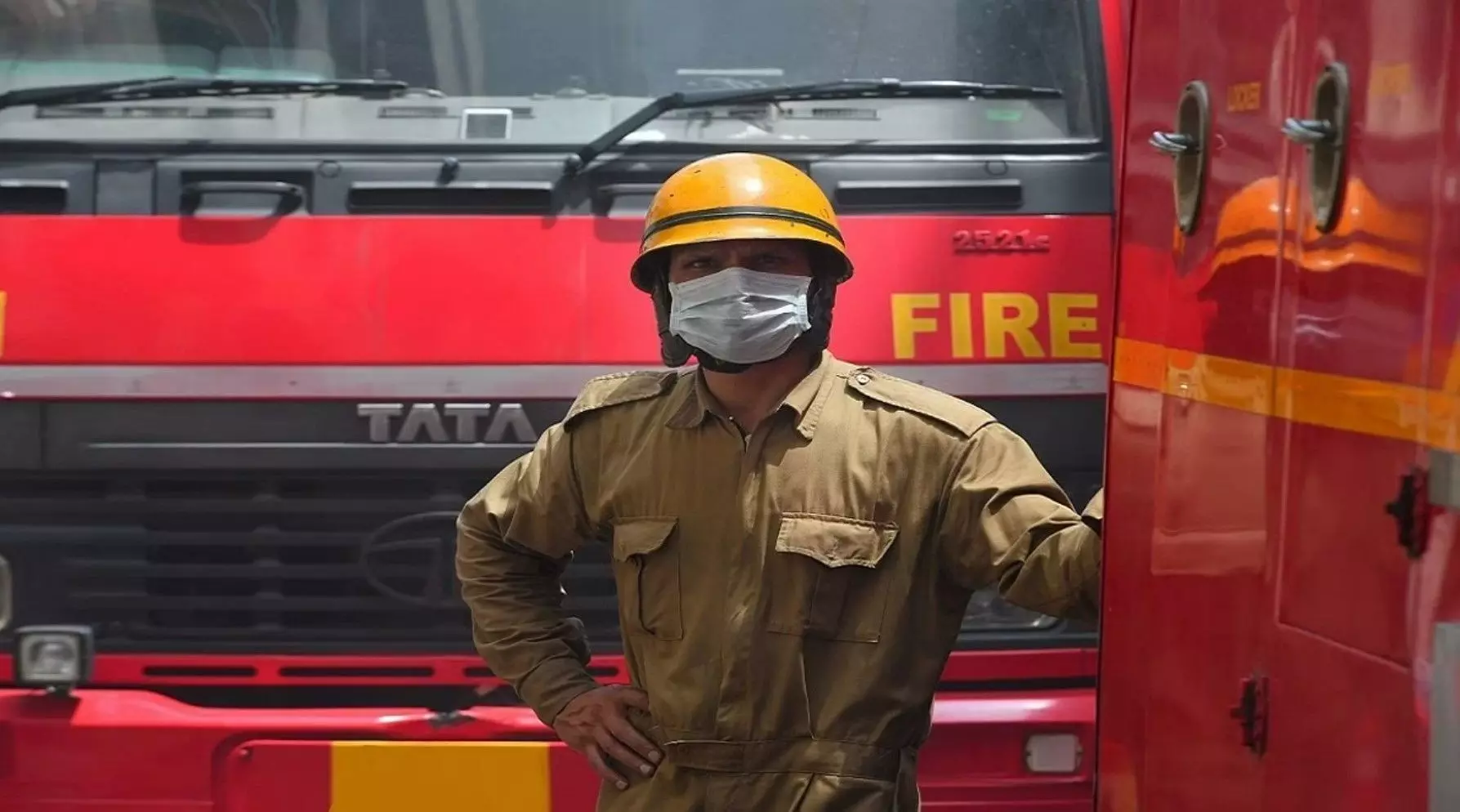 Delhi Hotel Fire : कनॉट प्लेस के सनसिटी होटल में लगी आग, दमकल की 7 गाड़ियां आग बुझाने में जुटीं Delhi Hotel Fire : कनॉट प्लेस के सनसिटी होटल में लगी आग, दमकल की 7 गाड़ियां आग बुझाने में जुटीं
