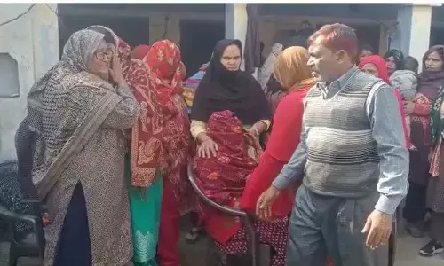 यूपी के बिजनौर में दूल्हा हुआ फरार,  दुल्हन का रो रोकर बुरा हाल यूपी के बिजनौर में दूल्हा हुआ फरार,  दुल्हन का रो रोकर बुरा हाल