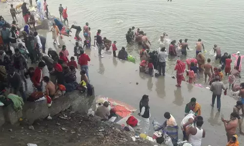 मौनी अमावस्या के पावन पर्व में  श्रद्धालुओ ने गंगा में लगायी डुबकी