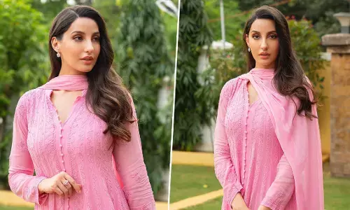 Nora Fatehi Sexy Video: Nora Fatehi का पिंक सूट में दिखा दिलकश अंदाज, एक्ट्रेस की खूबसूरती के सामने कायल हुए यूजर्स Nora Fatehi Sexy Video: Nora Fatehi का पिंक सूट में दिखा दिलकश अंदाज, एक्ट्रेस की खूबसूरती के सामने कायल हुए यूजर्स