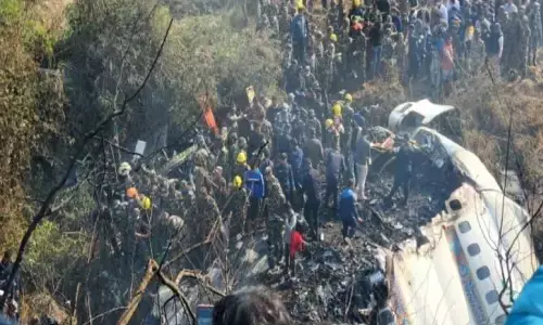 नेपाल विमान हादसा: परिजनों को अब तक नहीं मिले हादसे में मारे गए चार भारतीयों के शव नेपाल विमान हादसा: परिजनों को अब तक नहीं मिले हादसे में मारे गए चार भारतीयों के शव