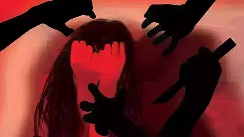 युवती ने प्रेमी के दोस्तों के साथ संबंध बनाने से मना किया तो वायरल कर दिया अश्लील वीडियो युवती ने प्रेमी के दोस्तों के साथ संबंध बनाने से मना किया तो वायरल कर दिया अश्लील वीडियो