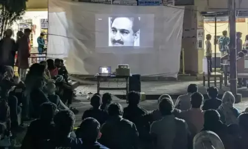 BBC Documentary: PM मोदी पर बनी BBC डॉक्यूमेंट्री की हैदराबाद यूनिवर्सिटी में हुई स्क्रीनिंग, JNU में लगी रोक BBC Documentary: PM मोदी पर बनी BBC डॉक्यूमेंट्री की हैदराबाद यूनिवर्सिटी में हुई स्क्रीनिंग, JNU में लगी रोक