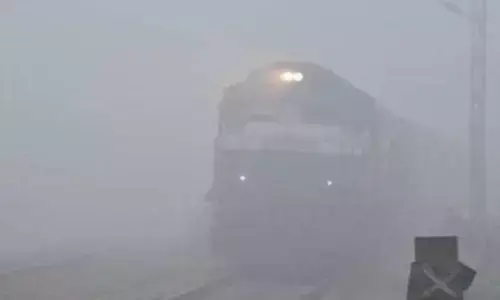 Trains Running Late: ट्रेनों पर कोहरे का कहर, खराब विजिबिलिटी के कारण 17 गाड़ियां प्रभावित, देखें पूरी लिस्ट Trains Running Late: ट्रेनों पर कोहरे का कहर, खराब विजिबिलिटी के कारण 17 गाड़ियां प्रभावित, देखें पूरी लिस्ट
