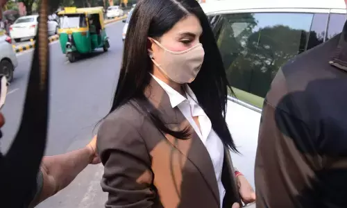 Jacqueline Fernandez: दुबई जाने के लिए जैकलीन ने मांगी कोर्ट से अनुमति, ED की ओर से मिला ये जवाब Jacqueline Fernandez: दुबई जाने के लिए जैकलीन ने मांगी कोर्ट से अनुमति, ED की ओर से मिला ये जवाब