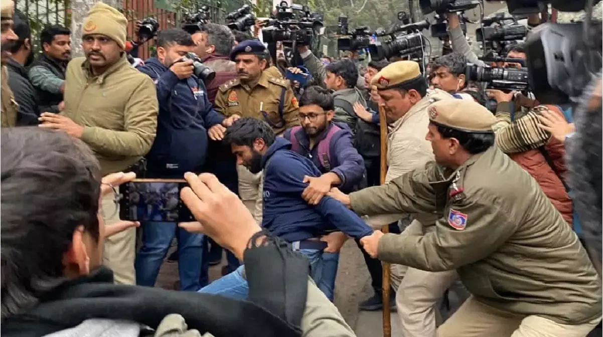 BBC Documentary: JNU, जामिया के बाद PU में बवाल- 15 मिनट बाद रोकी गई BBC डॉक्यूमेंट्री