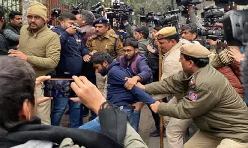 JNU में बवाल, जामिया में 7 छात्रों की रिहाई तक SFI ने टाली डॉक्यूमेंट्री की स्क्रीनिंग, पंजाब यूनिवर्सिटी में भी स्क्रीनिंग पर बवाल