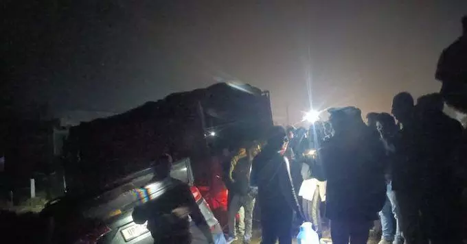 Breaking News :  यूपी के लखीमपुर खीरी में Truck ने 20 लोगों को रौंदा, 5 की मौके पर मौत
