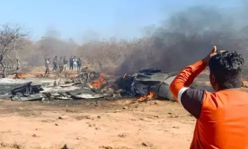 IAF Plane Crash : क्या हवा में टकराए थे सुखोई 30-मिराज 2000, दो पायलट सुरक्षित, 1 शहीद IAF Plane Crash : क्या हवा में टकराए थे सुखोई 30-मिराज 2000, दो पायलट सुरक्षित, 1 शहीद