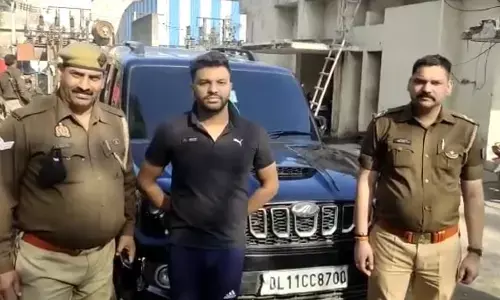 Noida News : सड़क के बीचो-बीच स्टंट दिखाना युवकों को पड़ा भारी Noida News : सड़क के बीचो-बीच स्टंट दिखाना युवकों को पड़ा भारी