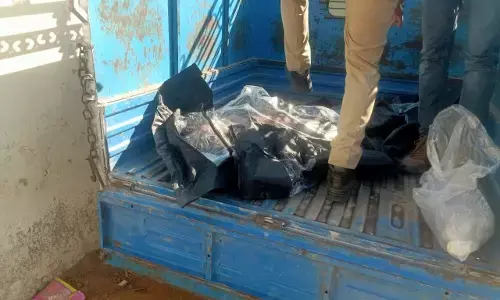 Chandauli News: घर से चाय पी कर निकला, बाहर अधजली अवस्था में मिला शव, मचा हड़कंप Chandauli News: घर से चाय पी कर निकला, बाहर अधजली अवस्था में मिला शव, मचा हड़कंप