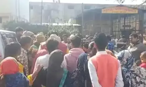 मस्जिद के लिए सरिया लेने गए 2 युवकों को बस ने रौंदा, एक की मौत, दूसरा गंभीर घायल मस्जिद के लिए सरिया लेने गए 2 युवकों को बस ने रौंदा, एक की मौत, दूसरा गंभीर घायल