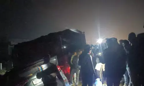 Breaking News : यूपी के लखीमपुर खीरी में Truck ने 20 लोगों को रौंदा, 5 की मौके पर मौत Breaking News : यूपी के लखीमपुर खीरी में Truck ने 20 लोगों को रौंदा, 5 की मौके पर मौत