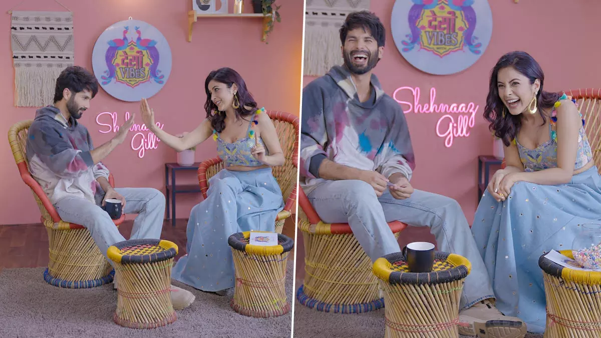 Desi Vibes With Shehnaaz Gill: Shehnaaz Gill ने Shahid Kapoor के साथ की जमकर मस्ती, तस्वीरें देख आप भी हो जाएंगे खुश Desi Vibes With Shehnaaz Gill: Shehnaaz Gill ने Shahid Kapoor के साथ की जमकर मस्ती, तस्वीरें देख आप भी हो जाएंगे खुश