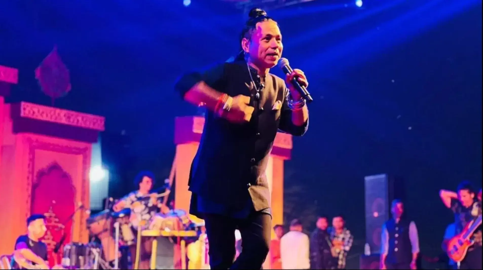 Kailash Kher Attack News: Kailash Kher को कॉन्सर्ट के दौरान फेंककर मारी बोतल, पुलिस ने आरोपी को किया गिरफ्तार Kailash Kher Attack News: Kailash Kher को कॉन्सर्ट के दौरान फेंककर मारी बोतल, पुलिस ने आरोपी को किया गिरफ्तार