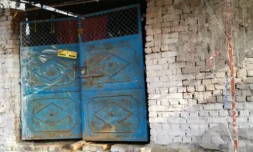 अतीक के गुर्गों ने कौशांबी में फिर शुरू किया गरीबो की जमीन पर कब्जा करना