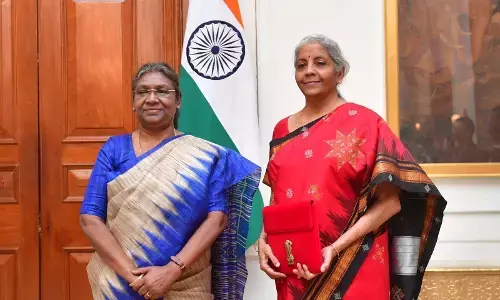 Budget 2023 Live : बजट पेश करने से पहले राष्ट्रपति मुर्मू से मिलीं निर्मला सीतारमण, बजट को मिली औपचारिक मंजूरी