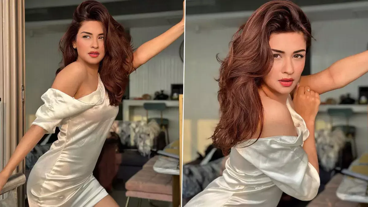 Avneet Kaur Sexy Video: Avneet Kaur ने सिजलिंग शॉर्ट बॉडीकॉन ड्रेस पहन गिराई बिजली, एक्ट्रेस की हॉटनेस ने यूजर्स के उड़ाए होश