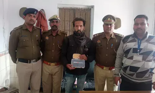 Chandauli News: चोरी के आभूषण और अन्य सामानों के साथ शातिर चोर चढ़ा जीआरपी और आरपीएफ के हत्थे Chandauli News: चोरी के आभूषण और अन्य सामानों के साथ शातिर चोर चढ़ा जीआरपी और आरपीएफ के हत्थे