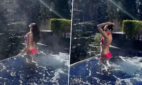 Pragya Jaiswal Sexy Video: प्रज्ञा जायसवाल ने स्विमिंग पूल में बिकिनी पहनकर मचाई सनसनी, हॉट फोटोज हुई Viral Pragya Jaiswal Sexy Video: प्रज्ञा जायसवाल ने स्विमिंग पूल में बिकिनी पहनकर मचाई सनसनी, हॉट फोटोज हुई Viral