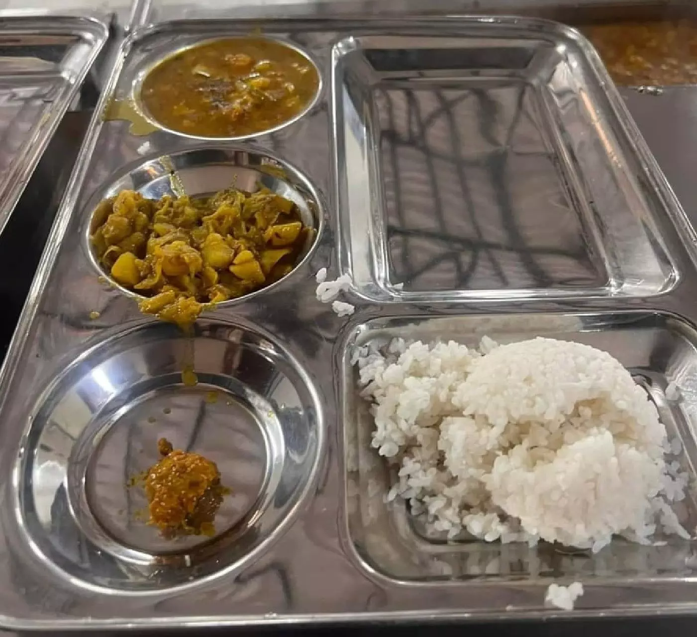 छतरपुर में एक रुपये में चाचा की रसोई छतरपुर में एक रुपये में चाचा की रसोई