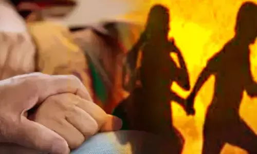 OMG! परीक्षा देने आई बीवी और साली प्रेमियों संग हो गईं फरार, पति हो रहा परेशान OMG! परीक्षा देने आई बीवी और साली प्रेमियों संग हो गईं फरार, पति हो रहा परेशान