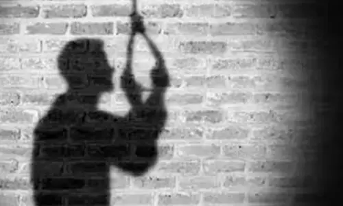 Suicide: लड़की कर रही थी ब्लैकमेल, शादी से 14 दिन पहले लड़के ने फांसी लगाकर की आत्महत्या Suicide: लड़की कर रही थी ब्लैकमेल, शादी से 14 दिन पहले लड़के ने फांसी लगाकर की आत्महत्या