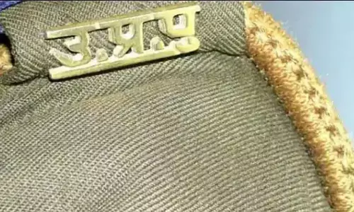 महिला के साथ आपत्तिजनक हालत में मिला सिपाही, सीओ ने पहुंचकर दरवाजा खुलवाया महिला के साथ आपत्तिजनक हालत में मिला सिपाही, सीओ ने पहुंचकर दरवाजा खुलवाया