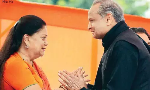 Rajsthan News: कल ही गहलोत हो जायेंगे वसुंधरा राजे के बराबर, अब कौन निकलेगा आगे! Rajsthan News: कल ही गहलोत हो जायेंगे वसुंधरा राजे के बराबर, अब कौन निकलेगा आगे!