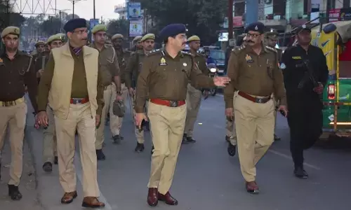एसएसपी ने पैदल शहर में घूमकर लिया सुरक्षा एवं कानून व्यवस्था का जायज़ा एसएसपी ने पैदल शहर में घूमकर लिया सुरक्षा एवं कानून व्यवस्था का जायज़ा
