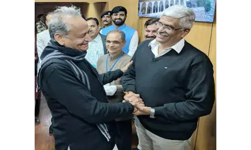 गहलोत की पोटली में निकली चुनावी महक, उधर गजेंद्र सिंह का केंद्र ने बढ़ाया कद और फिर हुआ .......