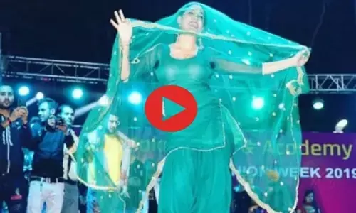 Sexy Dance Video: सपना चौधरी ने घूंघट ओढ़ किया जबरदस्त डांस, हुई नोटों की बारिश, वीडियो उड़ा देगा होश