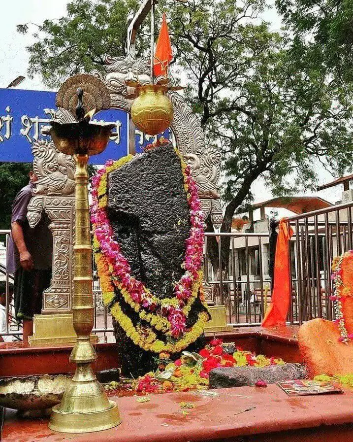 इन मंत्रों का जाप करने से बरसेगी शनिदेव की कृपा